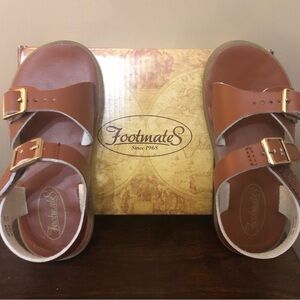 FootMates Brown Sandals Comfortable Classic Design